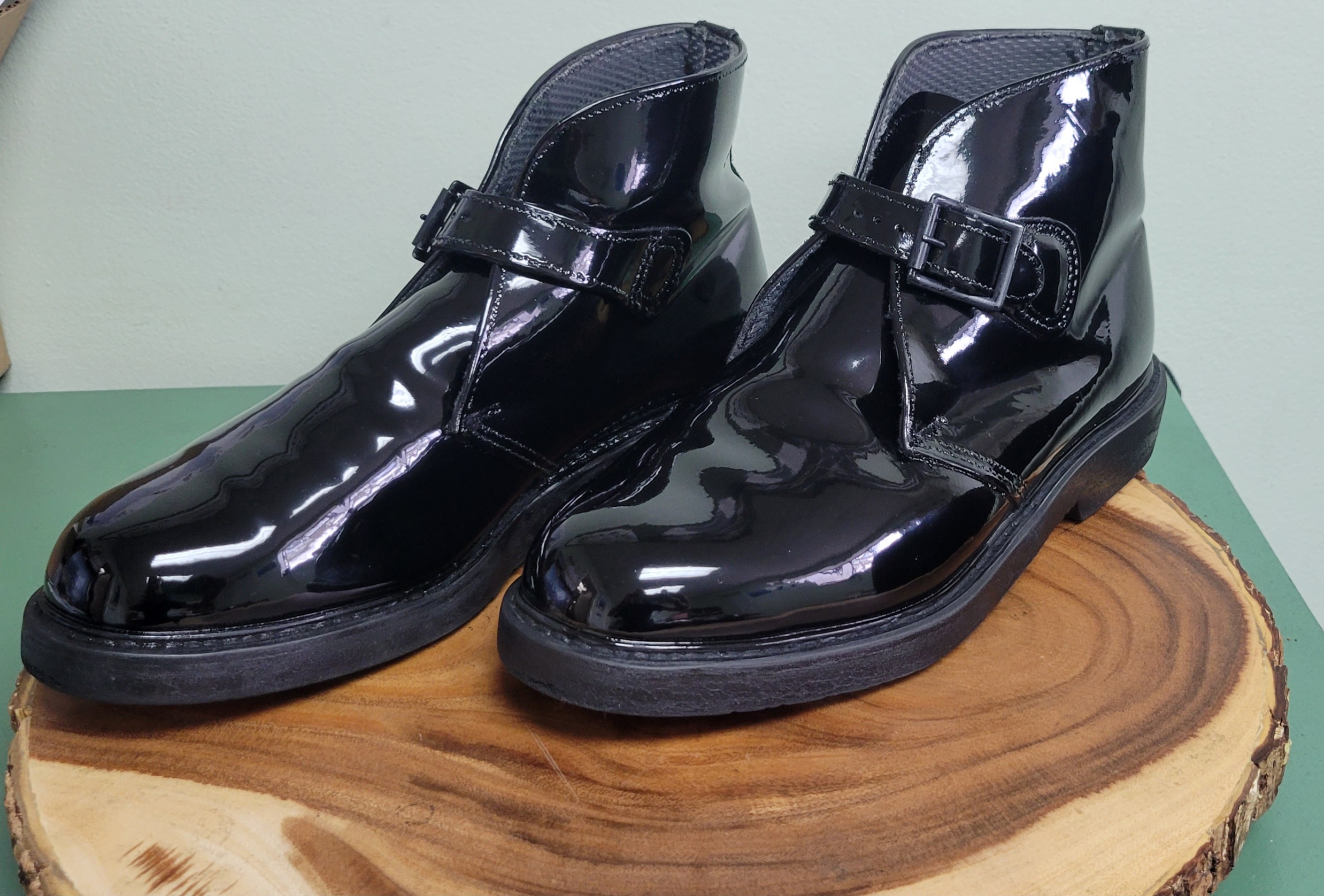 Live - Leather Luster Hi Gloss Brilliant Patent Leather Finish